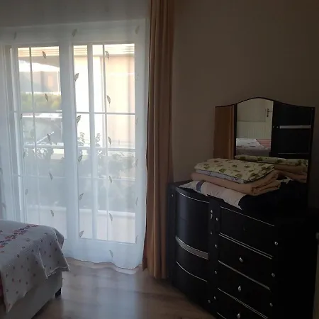 Vila Alacati'da Bahceli 3+1 *